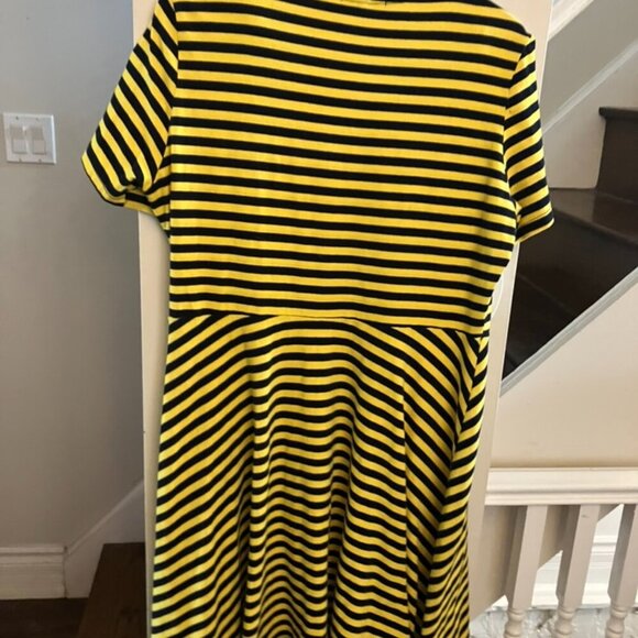 Striped Retro Dress with Tie - Picture 6 of 8